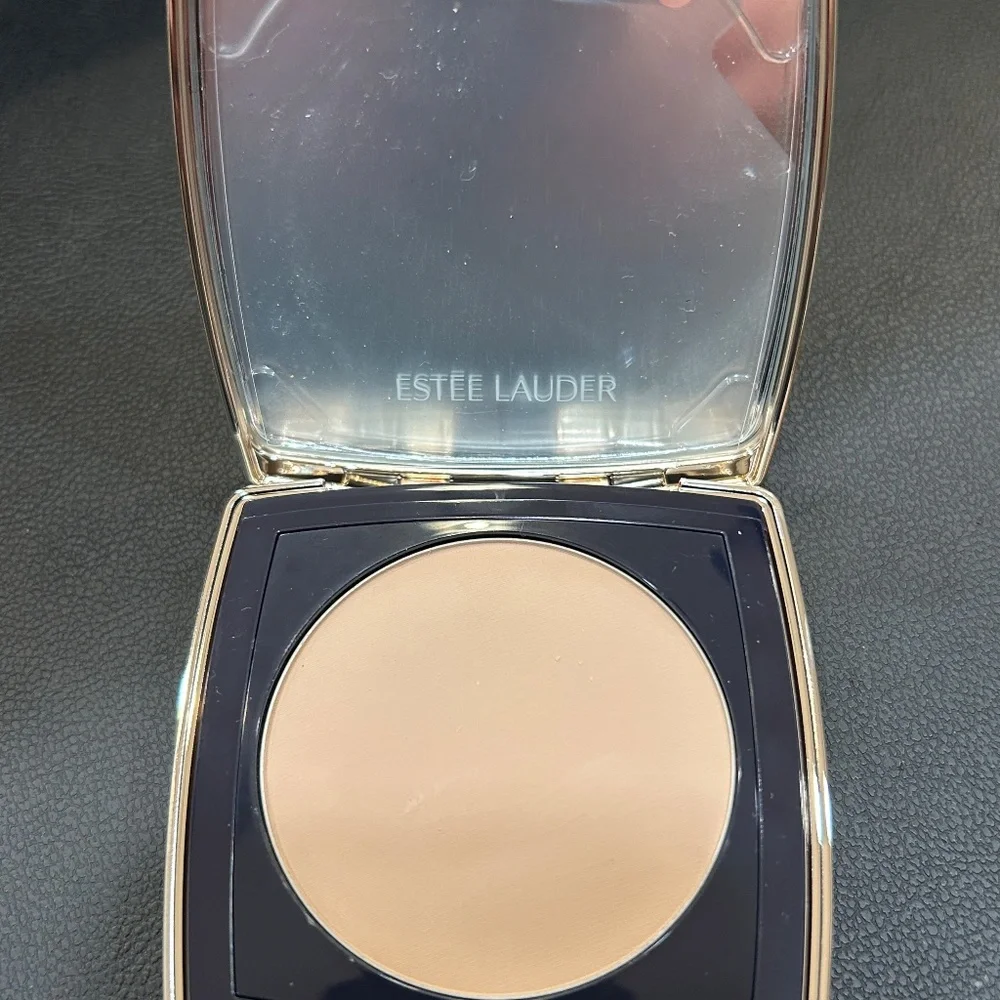 Estee Lauder Double Wear Stay-In-Place Matte Powder Foundation 2N1- Desert Beige - Picture 5 of 5